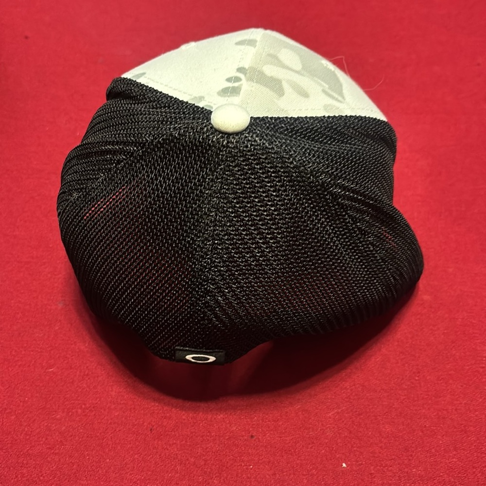 Oakley SnapBack hat - Picture 3 of 4